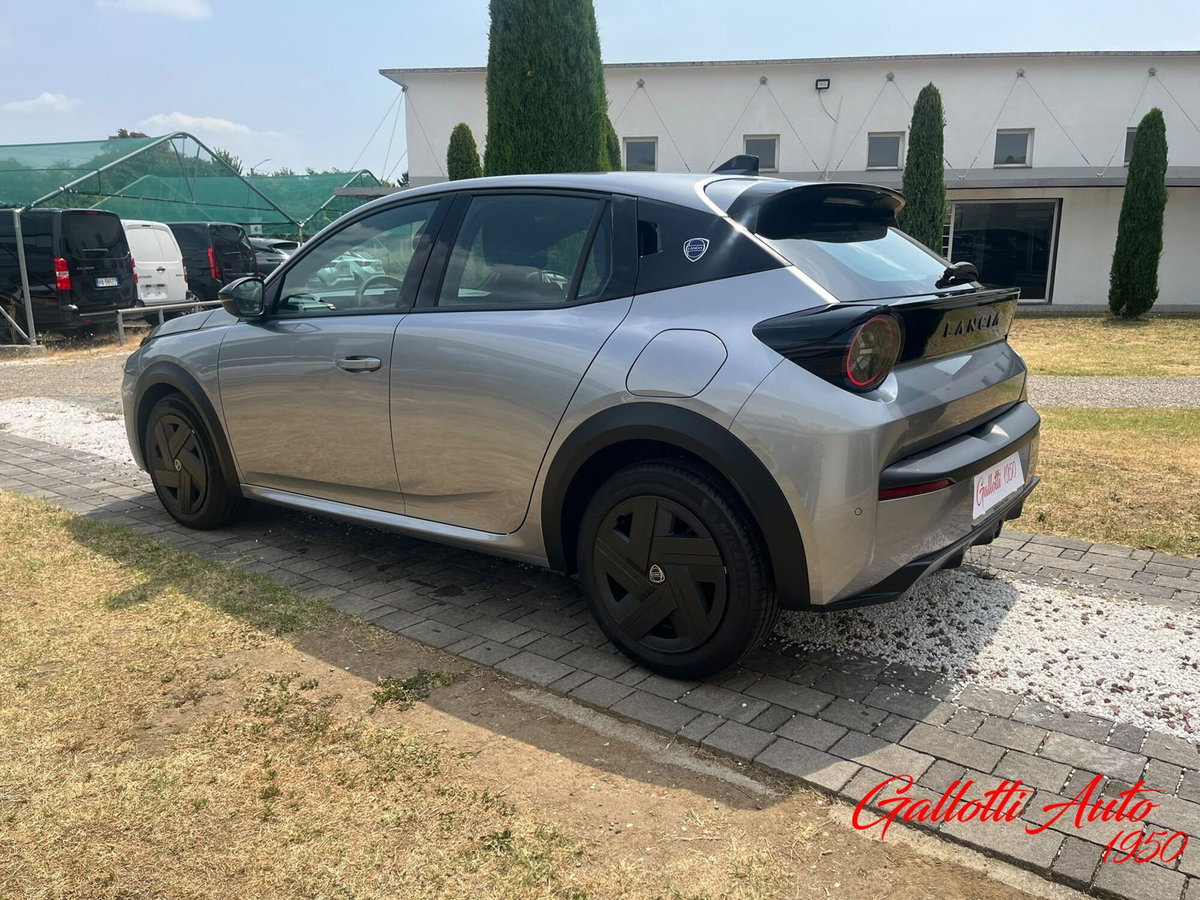 Lancia Ypsilon 1.2 mhev 110cv e-dct (2)