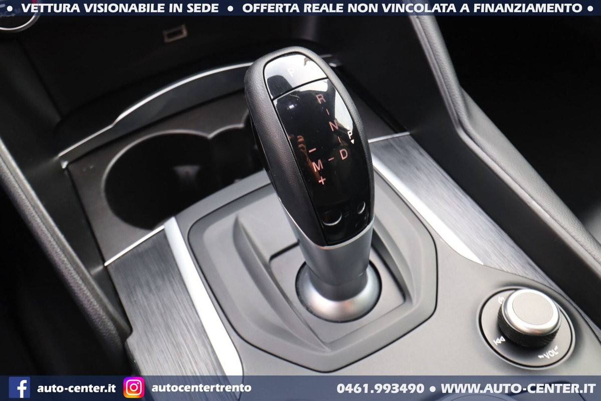Alfa Romeo Giulia 2.0 Turbo 200 CV AT8 (15)