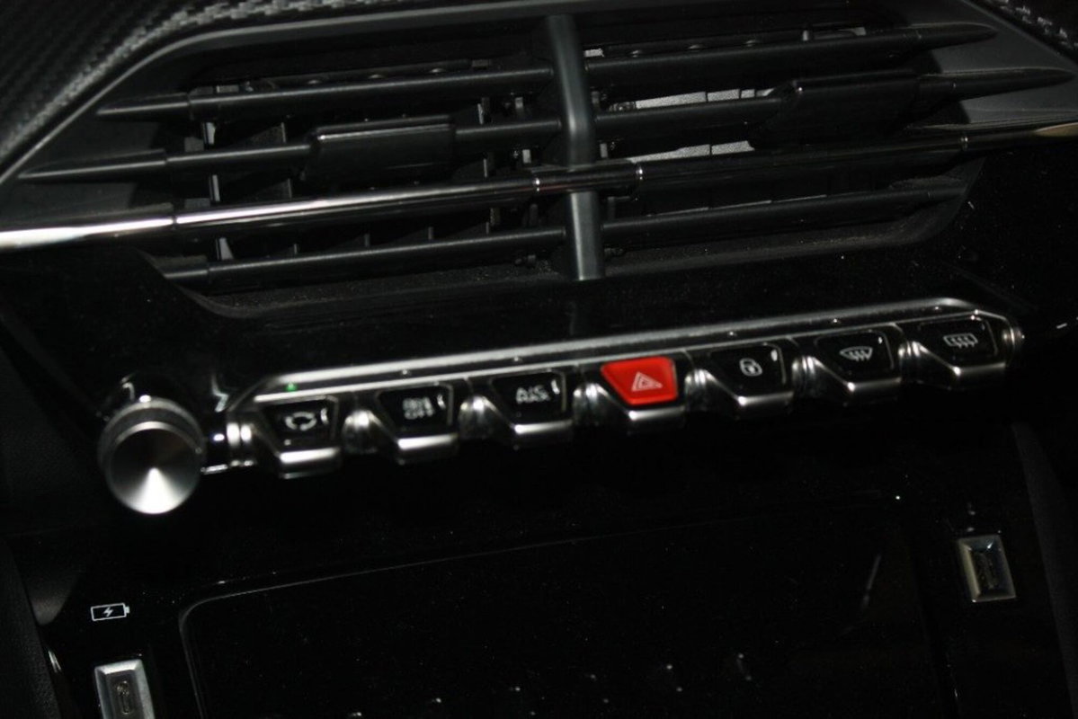 Peugeot 2008 PureTech 130 S&S EAT8 Allure Pack (14)