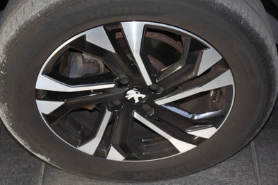 Peugeot 2008 PureTech 130 S&S EAT8 Allure Pack (4)