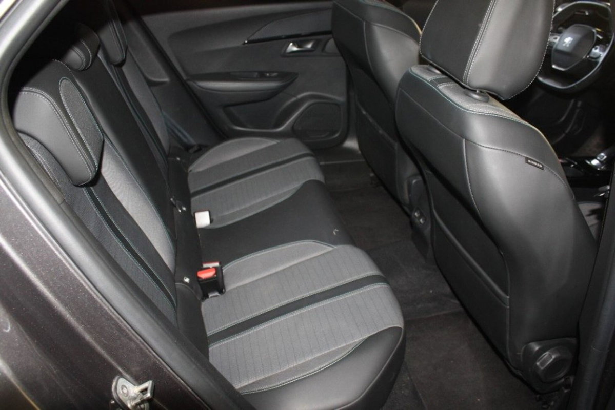 Peugeot 2008 PureTech 130 S&S EAT8 Allure Pack (8)