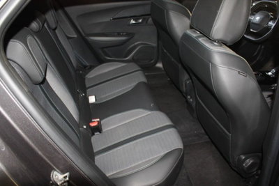 Peugeot 2008 PureTech 130 S&S EAT8 Allure Pack (8)
