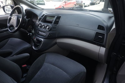 Mitsubishi Grandis DI-D 7 posti Intense (11)