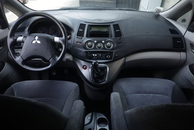 Mitsubishi Grandis DI-D 7 posti Intense (2)