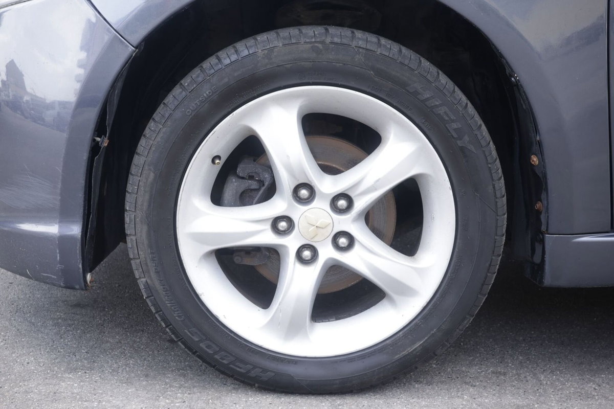 Mitsubishi Grandis DI-D 7 posti Intense (6)
