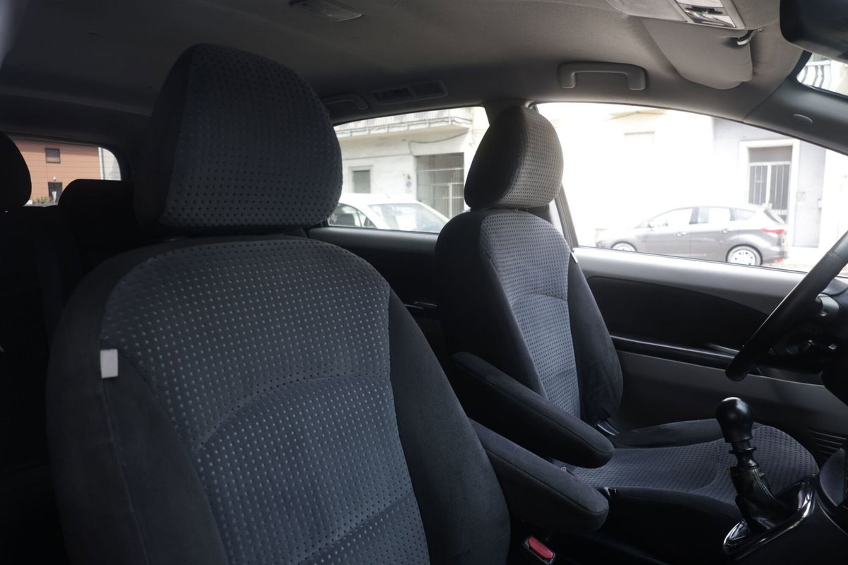 Mitsubishi Grandis DI-D 7 posti Intense (7)