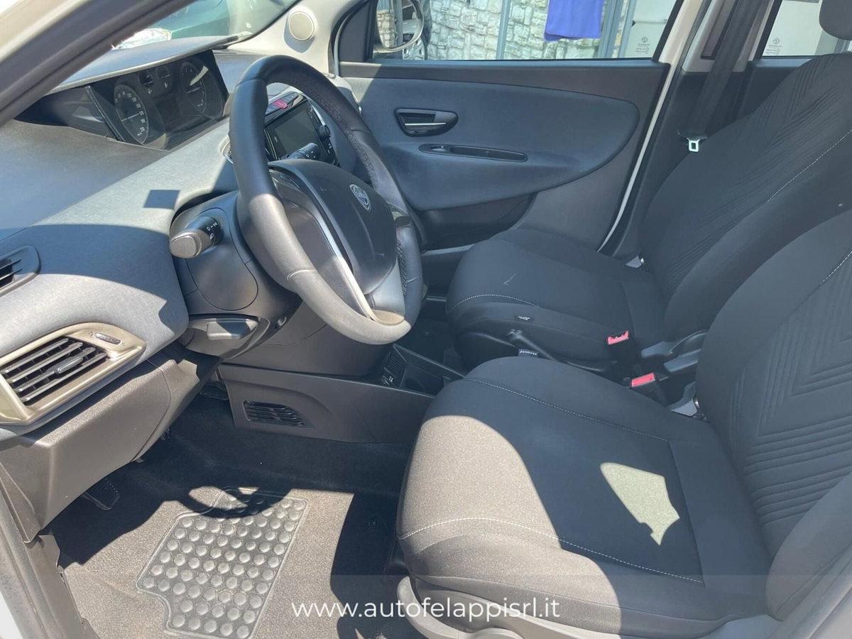 Lancia Ypsilon 1.0 FireFly 5 porte S&S Hybrid Ecochic Gold (10)