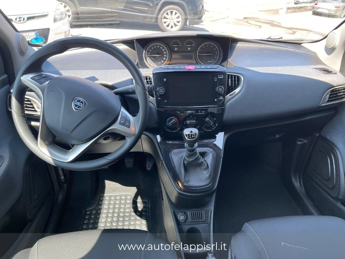 Lancia Ypsilon 1.0 FireFly 5 porte S&S Hybrid Ecochic Gold (12)