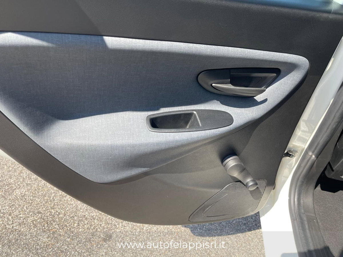 Lancia Ypsilon 1.0 FireFly 5 porte S&S Hybrid Ecochic Gold (13)