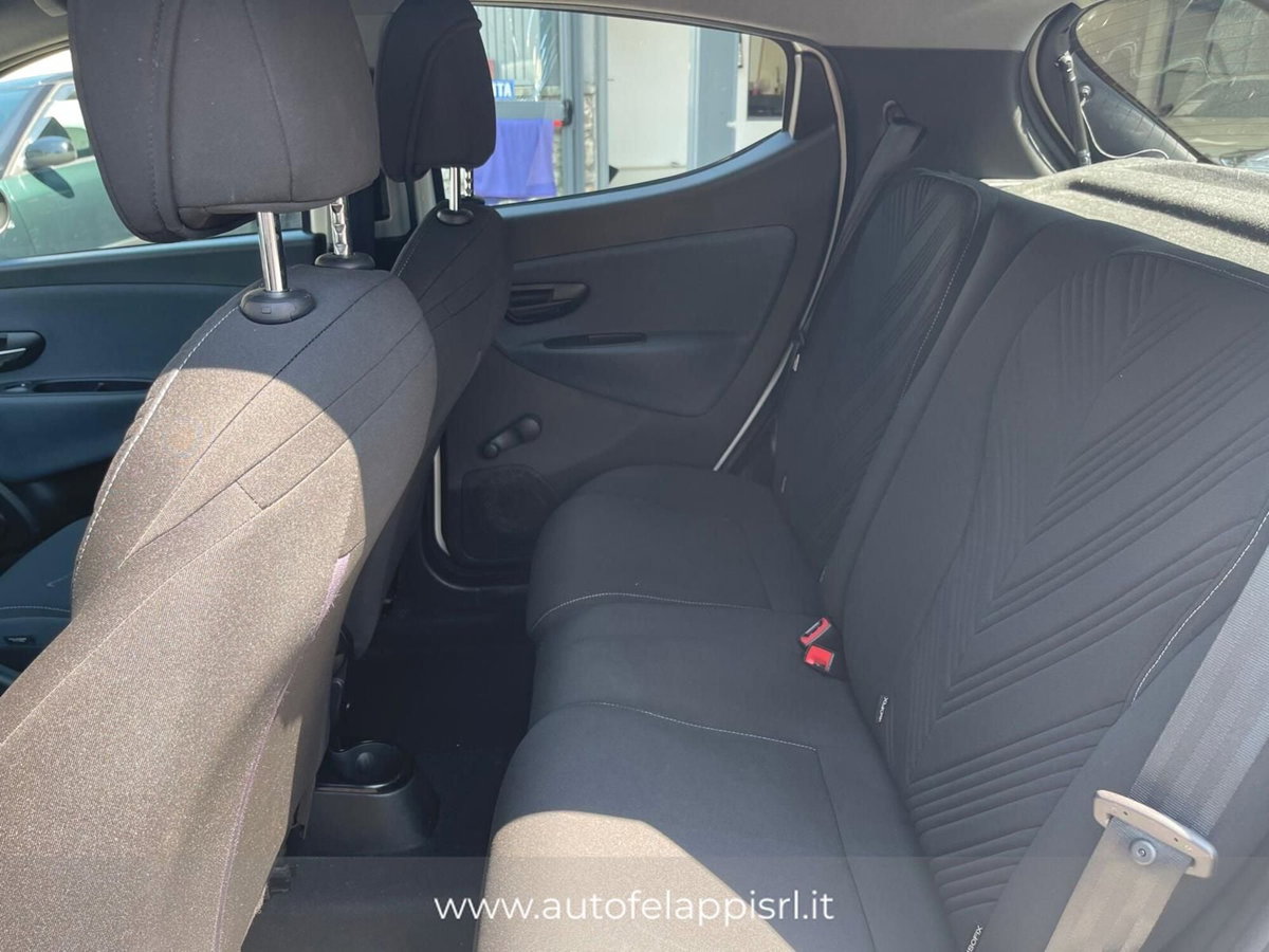 Lancia Ypsilon 1.0 FireFly 5 porte S&S Hybrid Ecochic Gold (14)