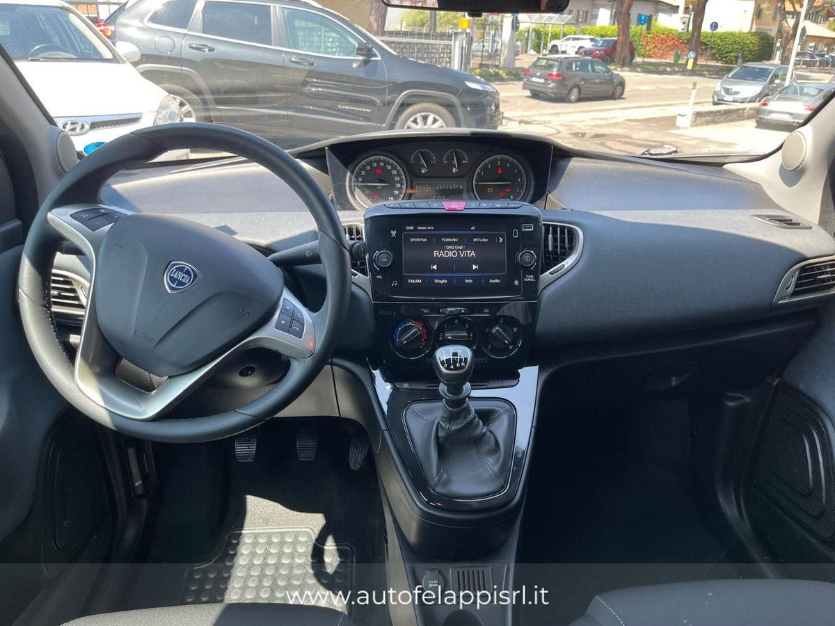 Lancia Ypsilon 1.0 FireFly 5 porte S&S Hybrid Ecochic Gold (15)