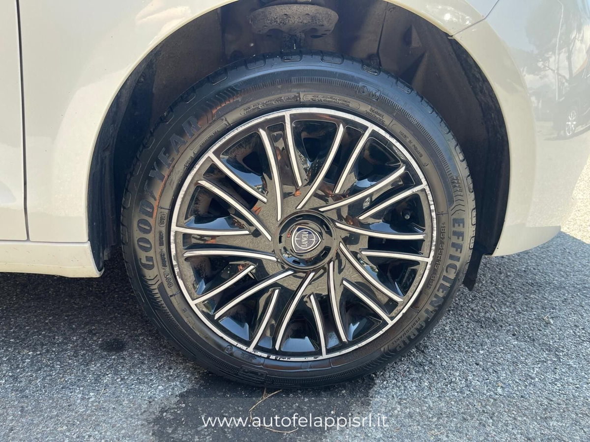 Lancia Ypsilon 1.0 FireFly 5 porte S&S Hybrid Ecochic Gold (16)