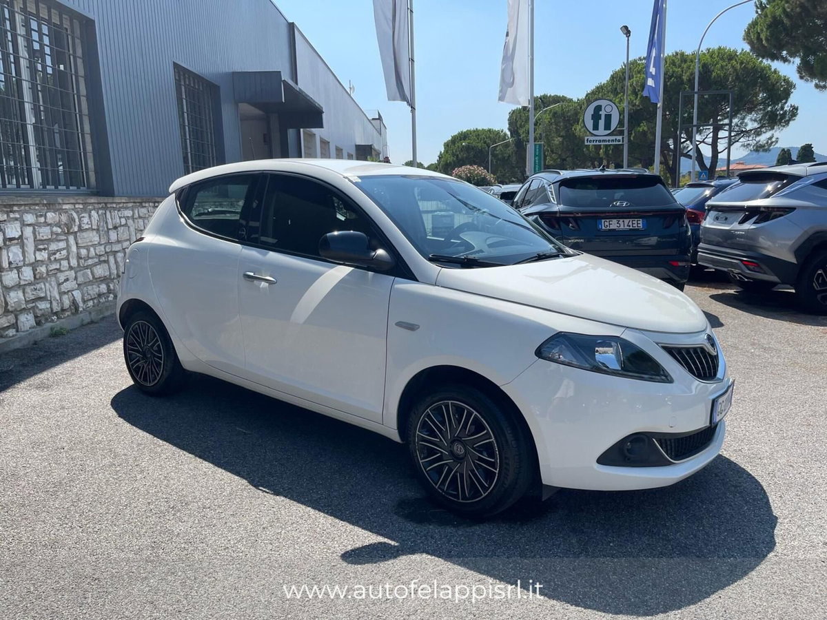 Lancia Ypsilon 1.0 FireFly 5 porte S&S Hybrid Ecochic Gold (2)