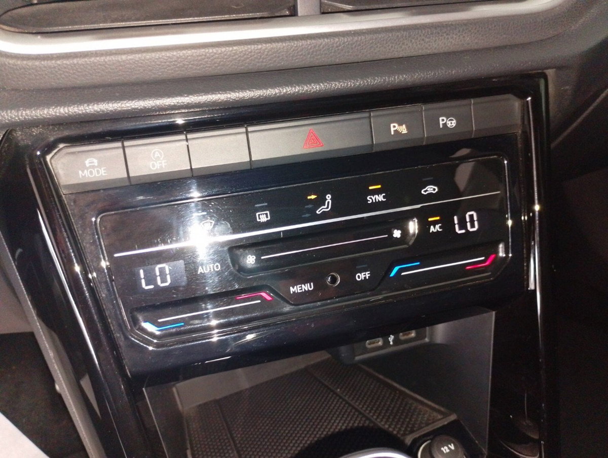 Volkswagen T-Roc 1.0 TSI R-Line (15)