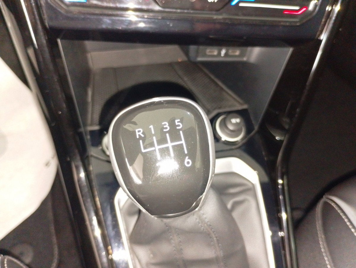 Volkswagen T-Roc 1.0 TSI R-Line (18)
