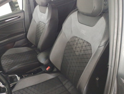 Volkswagen T-Roc 1.0 TSI R-Line (19)