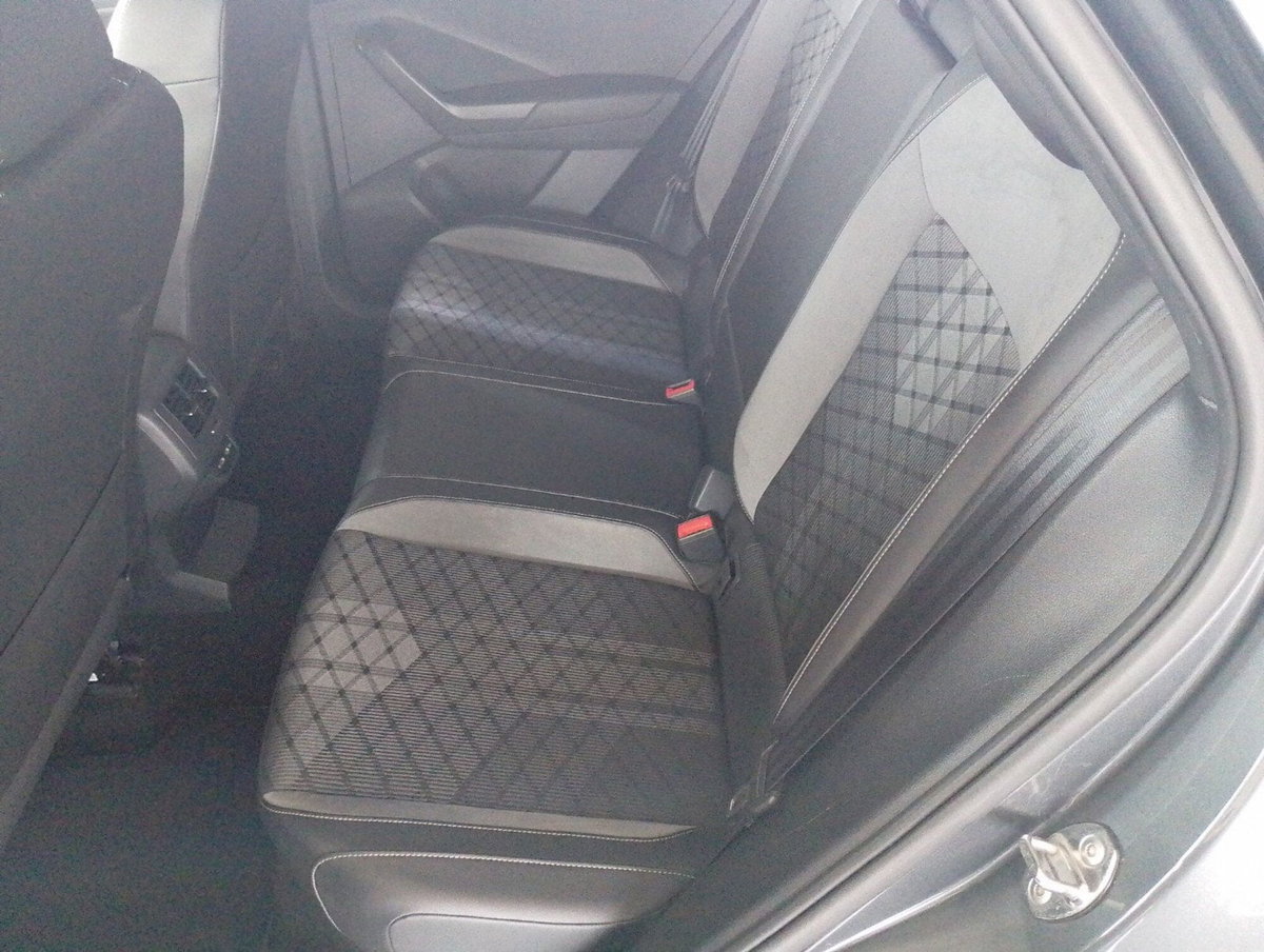 Volkswagen T-Roc 1.0 TSI R-Line (20)
