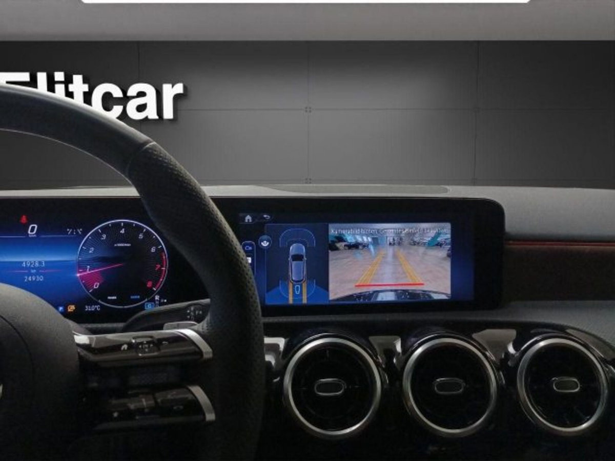 Mercedes-Benz Classe A Sedan 180 AMG Line Premium Plus auto (13)