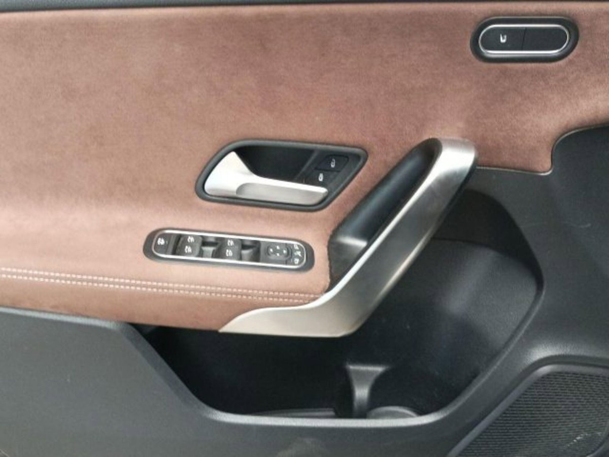 Mercedes-Benz Classe A Sedan 180 AMG Line Premium Plus auto (16)