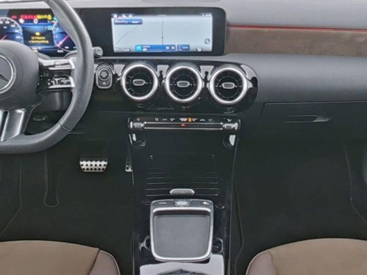 Mercedes-Benz Classe A Sedan 180 AMG Line Premium Plus auto (6)