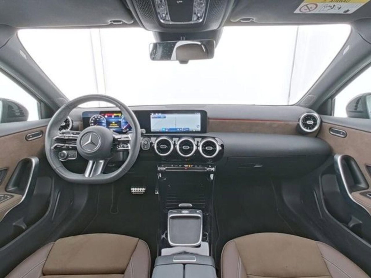 Mercedes-Benz Classe A Sedan 180 AMG Line Premium Plus auto (8)