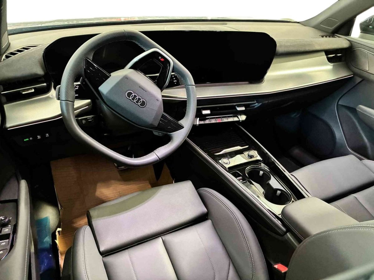 Audi Q3 2.0 TDI 150 CV S tronic S line Edition (6)