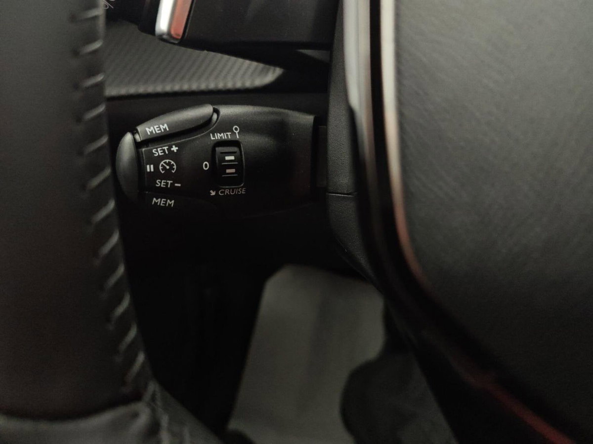 Peugeot 2008 1.2 hybrid Allure 145cv e-dcs6 (18)