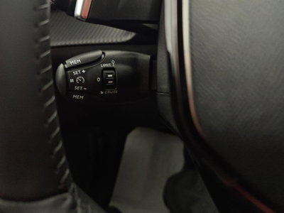Peugeot 2008 1.2 hybrid Allure 145cv e-dcs6 (18)