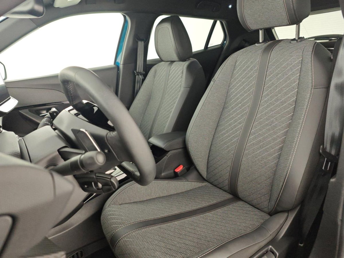 Peugeot 2008 1.2 hybrid Allure 145cv e-dcs6 (11)
