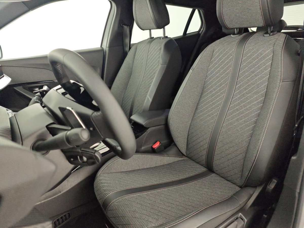 Peugeot 2008 1.2 hybrid Allure 145cv e-dcs6 (11)