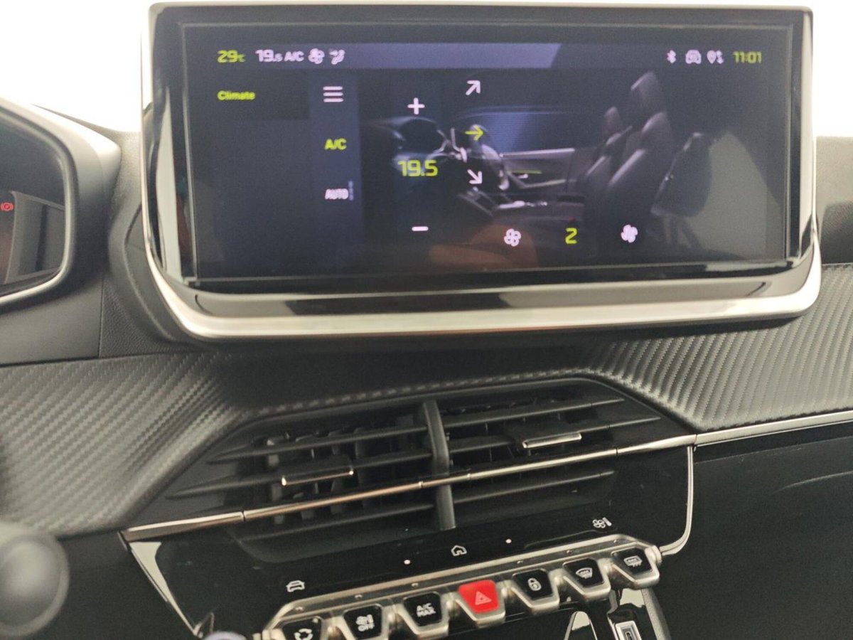 Peugeot 2008 1.2 hybrid Allure 145cv e-dcs6 (16)