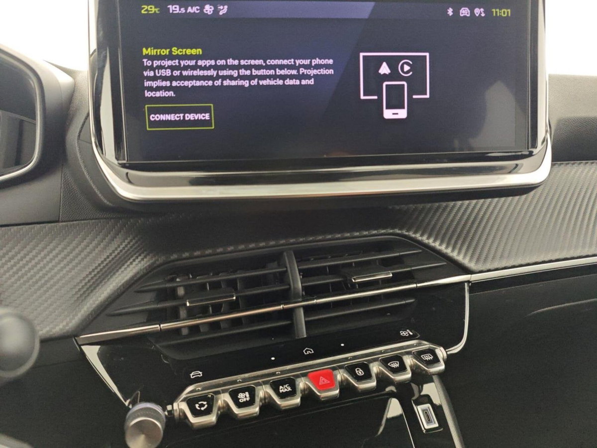 Peugeot 2008 1.2 hybrid Allure 145cv e-dcs6 (17)