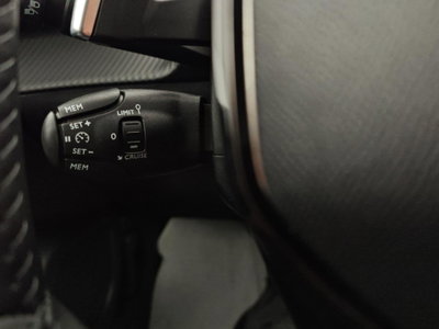 Peugeot 2008 1.2 hybrid Allure 145cv e-dcs6 (18)