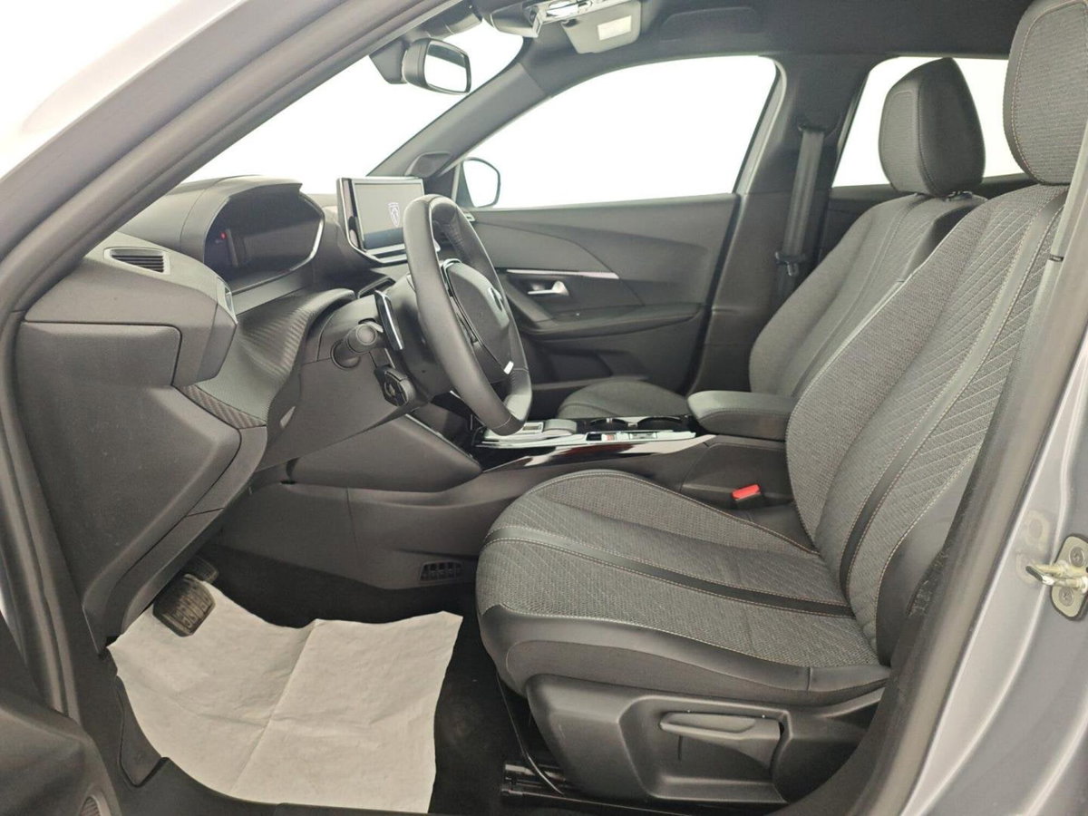 Peugeot 2008 1.2 hybrid Allure 145cv e-dcs6 (10)