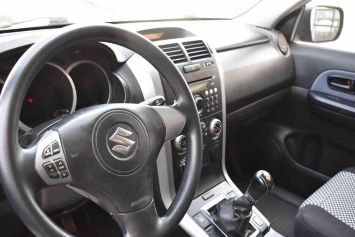 Suzuki Grand Vitara 1.9 DDiS 3 porte Offroad (10)