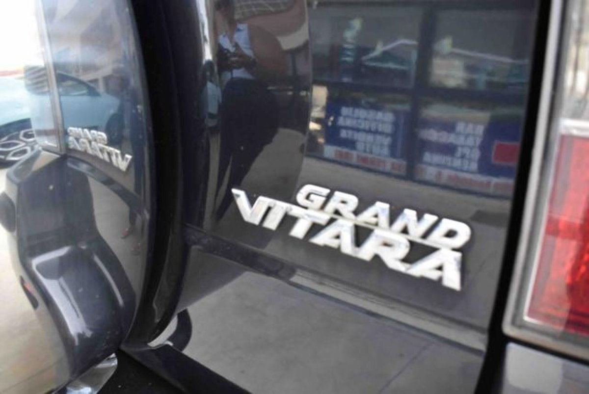Suzuki Grand Vitara 1.9 DDiS 3 porte Offroad (19)