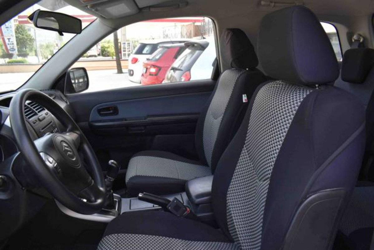 Suzuki Grand Vitara 1.9 DDiS 3 porte Offroad (9)