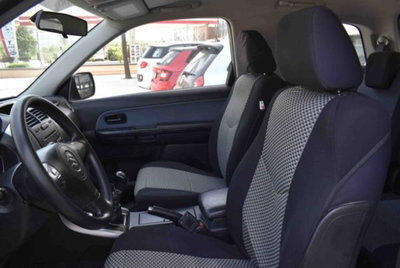 Suzuki Grand Vitara 1.9 DDiS 3 porte Offroad (9)