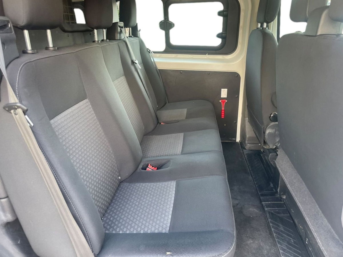 Ford E-Transit Custom Furgone e Transit custom V710 320 64kWh 218cv Trend L2H1 d.cab (9)