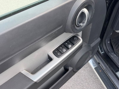 Dodge Nitro 2.8 CRD DPF SE 4WD Auto (4)