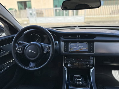 Jaguar XF 2.0 D 180 CV aut. Portfolio (9)
