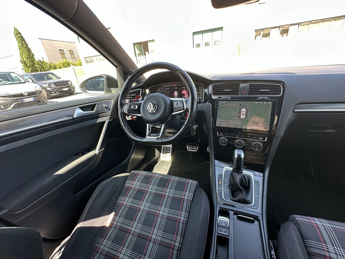 Volkswagen Golf GTI Performance 2.0 245 CV TSI DSG 5p. BMT (11)