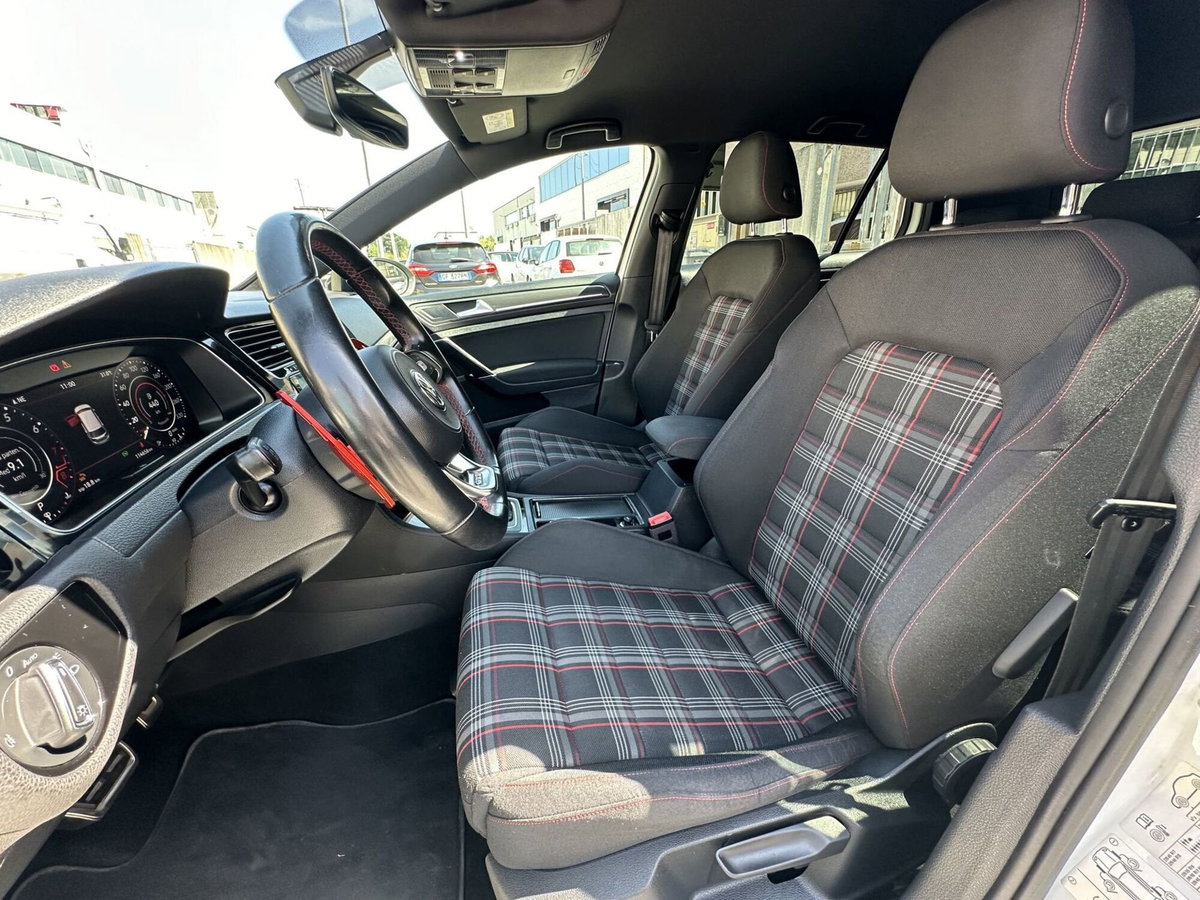Volkswagen Golf GTI Performance 2.0 245 CV TSI DSG 5p. BMT (12)