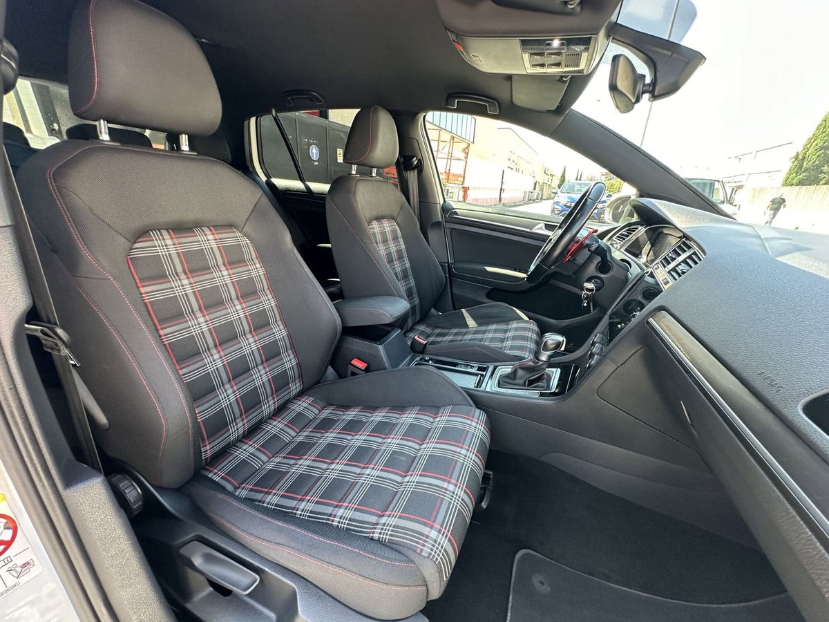 Volkswagen Golf GTI Performance 2.0 245 CV TSI DSG 5p. BMT (13)