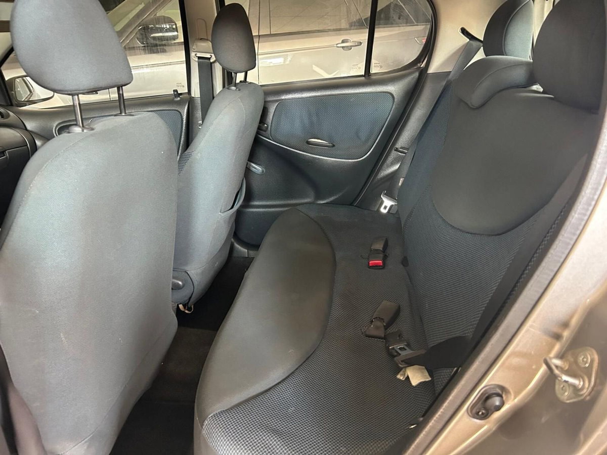 Toyota Yaris 16V cat 5 porte Expo Clima (7)