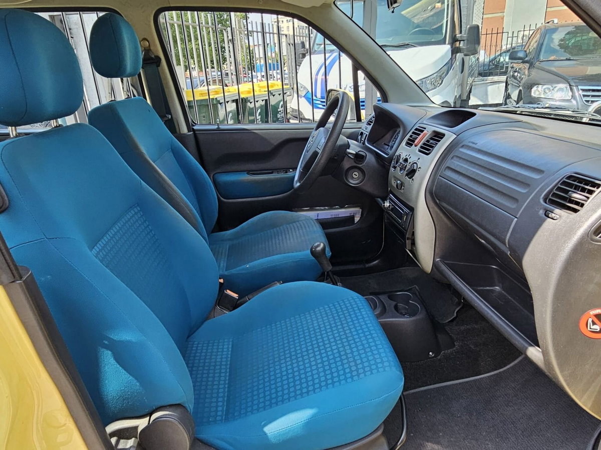 Opel Agila 1.0 12V Club (11)