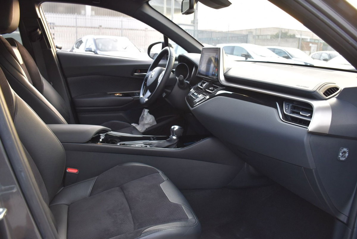 Toyota Toyota C-HR 1.8 Hybrid E-CVT Dynamic (17)