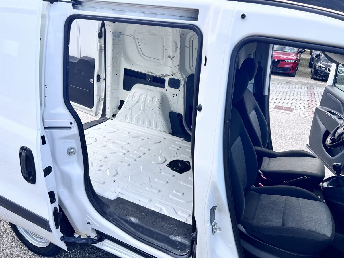 Fiat Doblò cargo combi N1 1.6 mjt 105cv CH1 Lounge S&S (8)