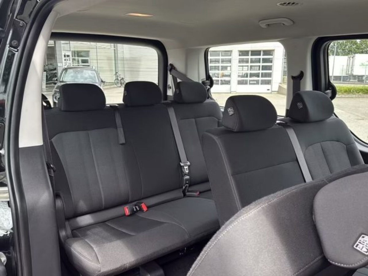 Hyundai Staria 1.6 hev 2wd auto (15)