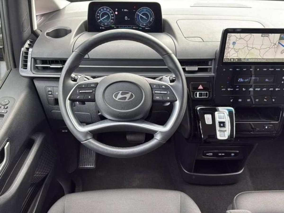 Hyundai Staria 1.6 hev 2wd auto (8)